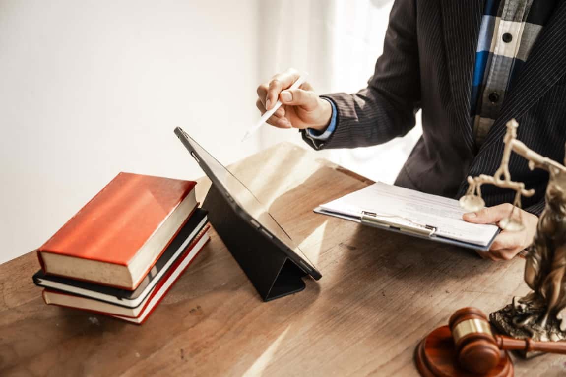 Droga zawodowa radcy prawnego i rola ubezpieczenia OC